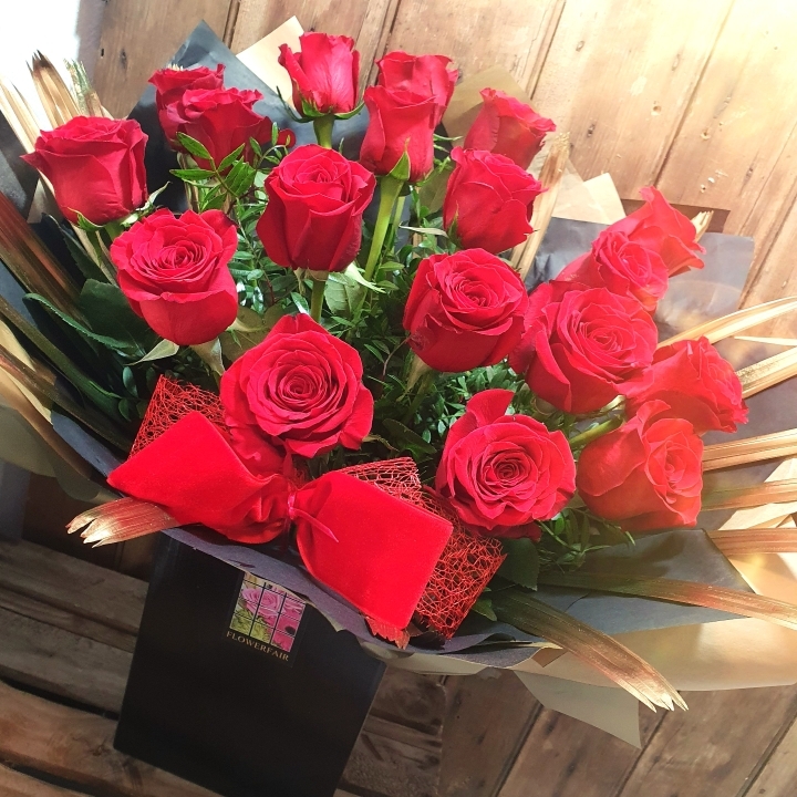 18 Kisses Rose Bouquet