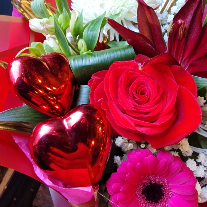 Valentines Flowers Telford bouquet 